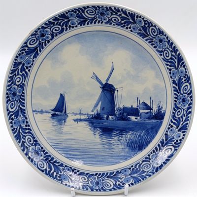 Vintage Delft handpainted porcelain plate - 18cm