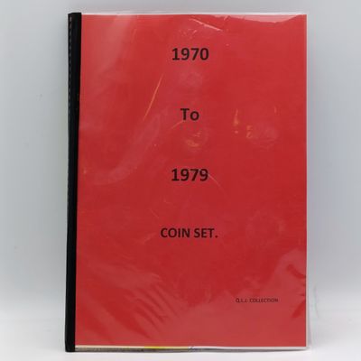 South Africa folder with coins from 1970 to 1979 - including silver rands 1970 to 1976 and all scarce half cents 1971 to 1979 - Also scarce 1970 and 1973 Twenty cents