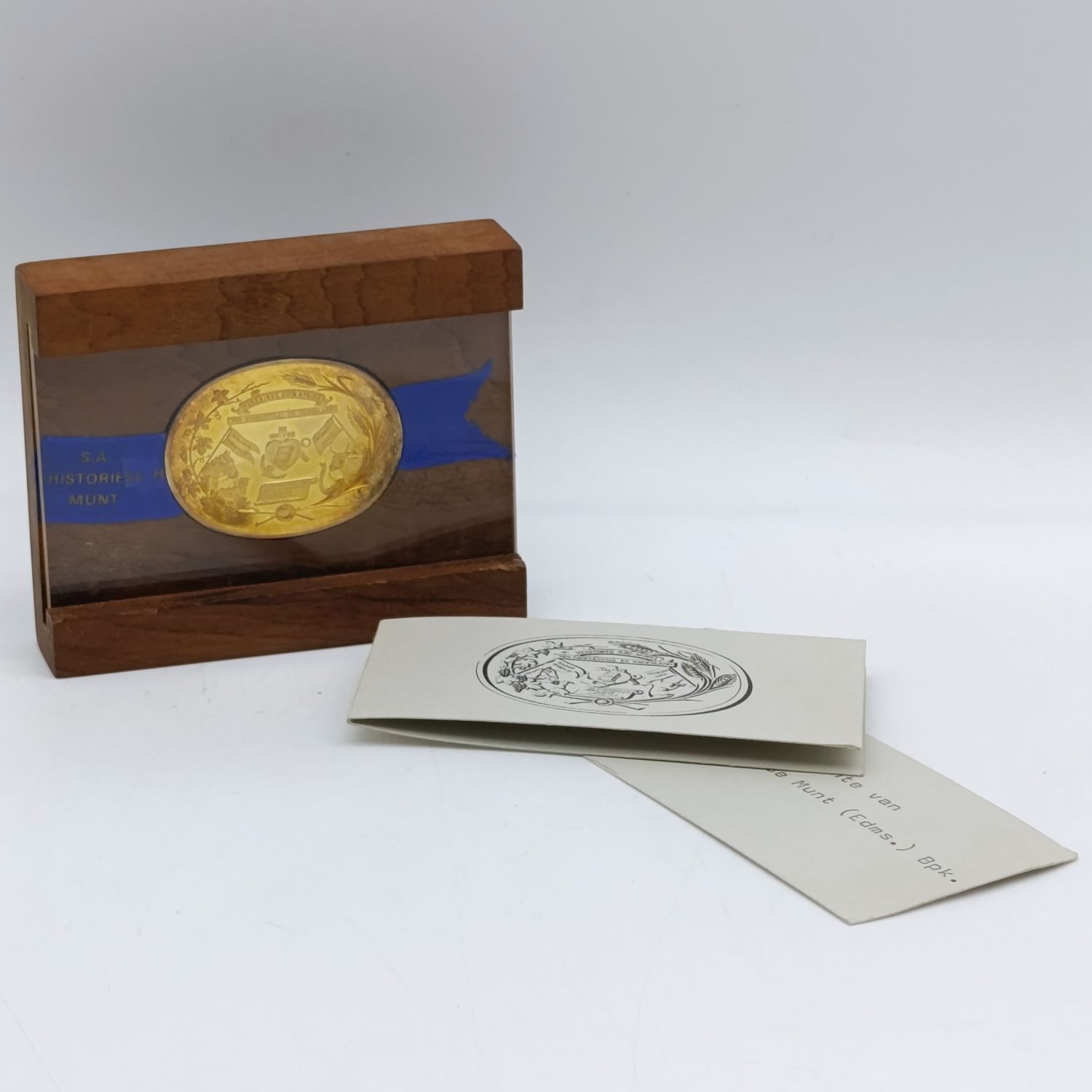 Genootskap van Regte Afrikaners gold plated sterling silver medallion in wooden display case - weighs 40 grams