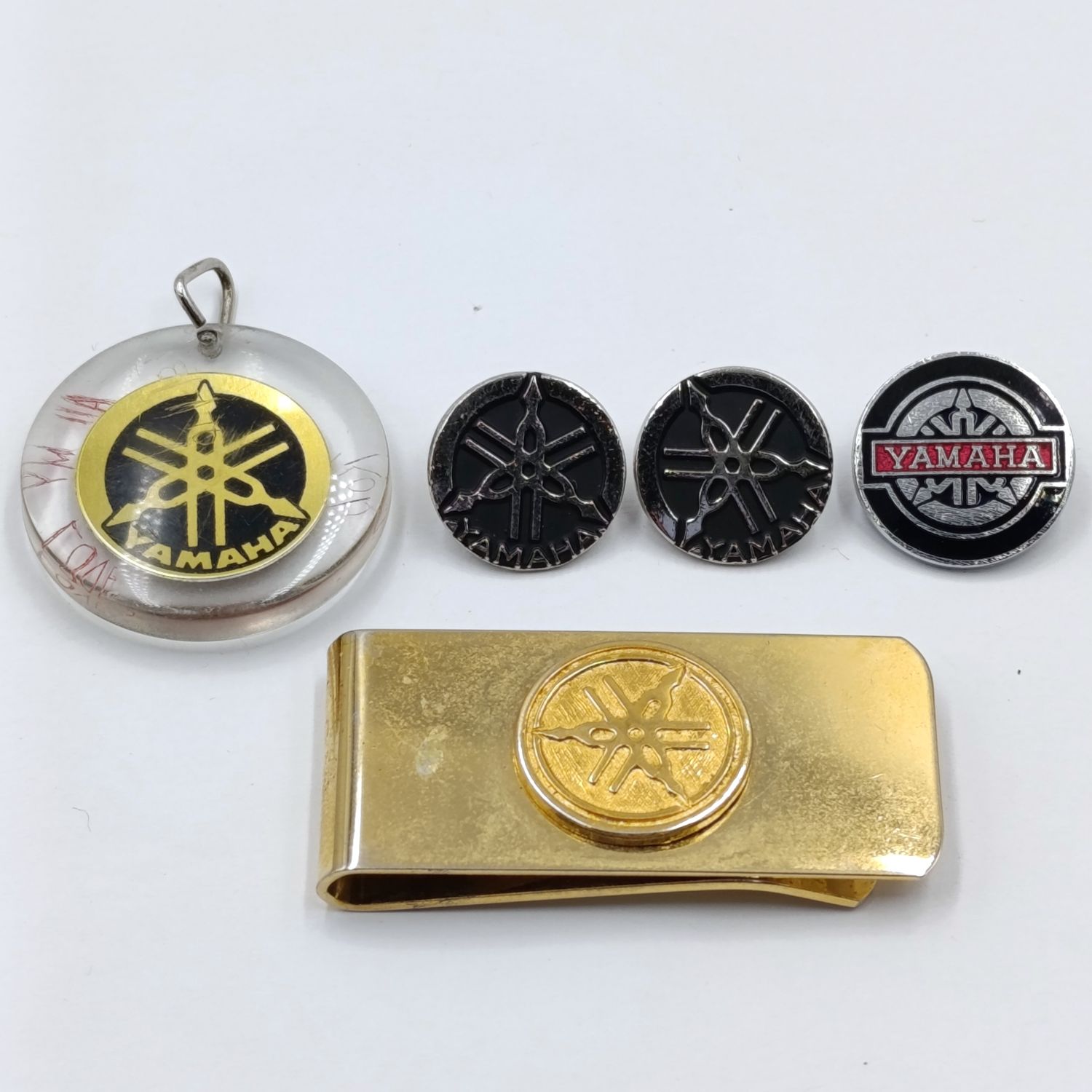 Lot of 5 Yamaha motorcycle badges - pin, button hole and pendant includes money clip
