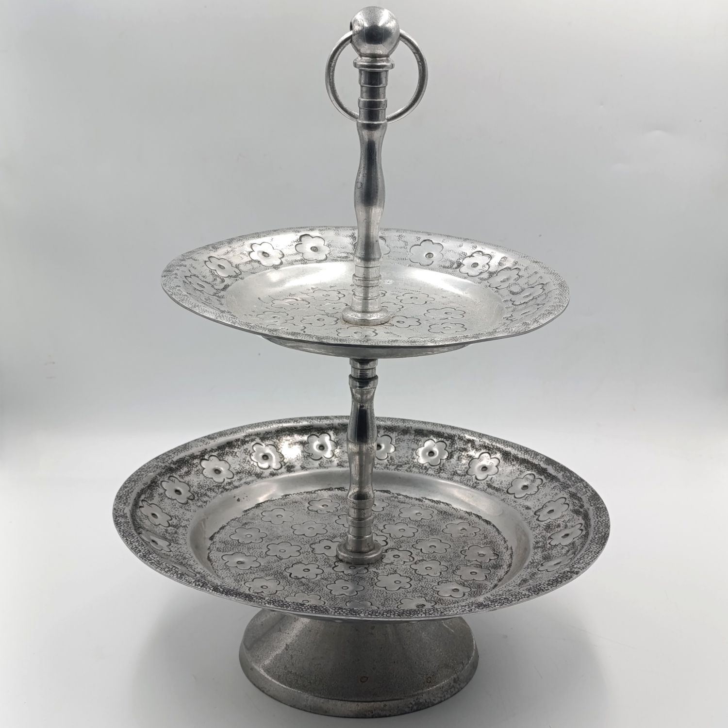 Beautiful 2-tier aluminium cake stand