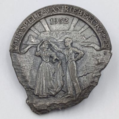 1952 Van Riebeeck Festival Volkspele pin badge