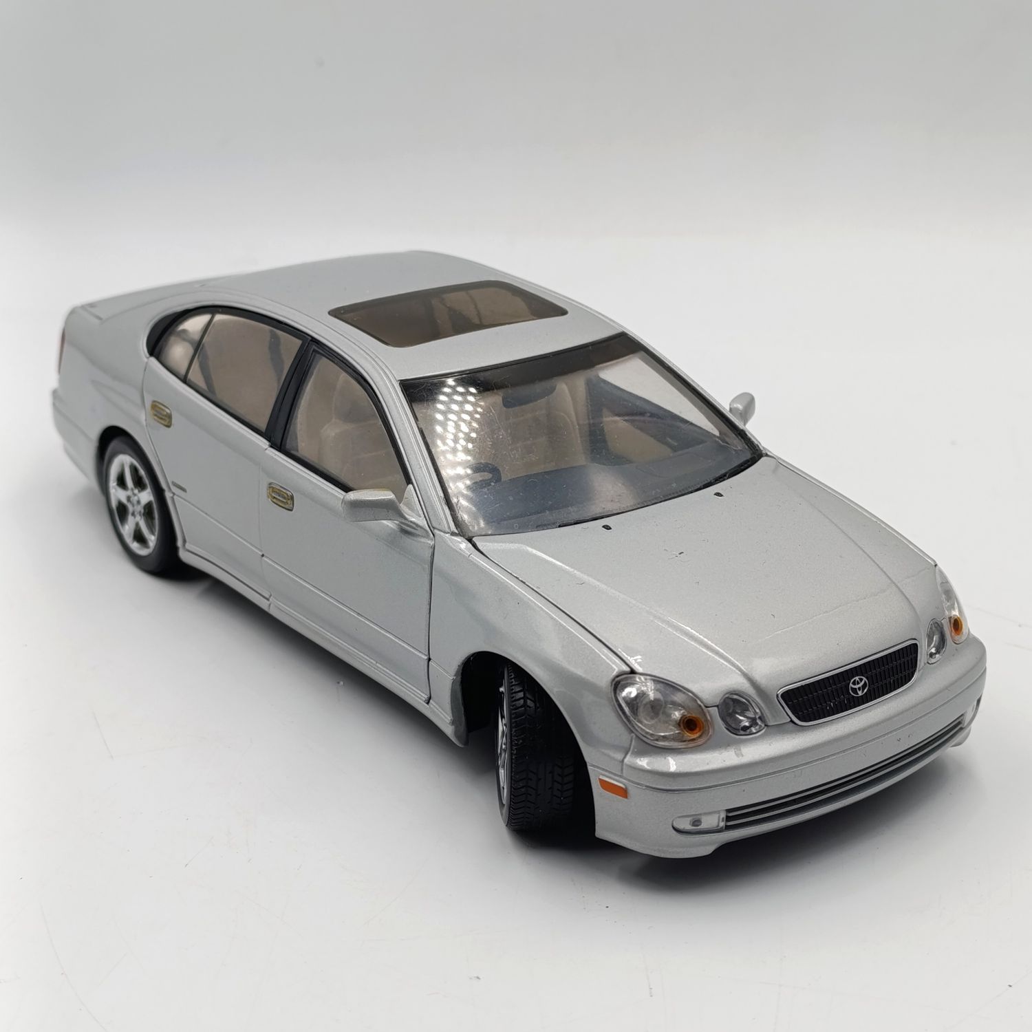 AutoArt Toyota Aristo V300 die-cast model car - scale 1/18 - rear spoiler loose