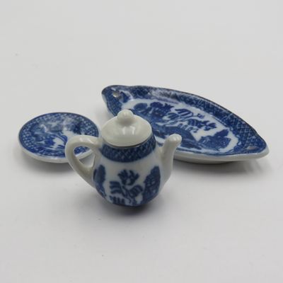 Vintage Willow Pattern porcelain salesman samples - 4 pieces