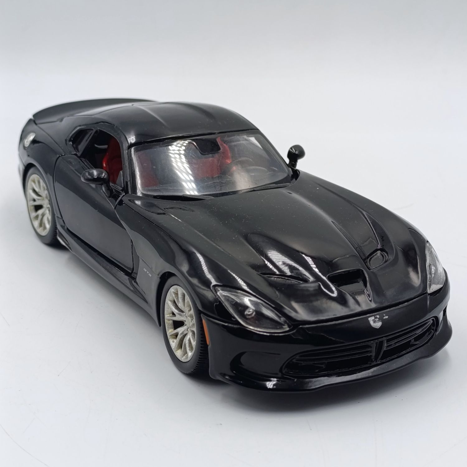 Maisto 2013 SRT Viper GTS die-cast model car - scale 1/18