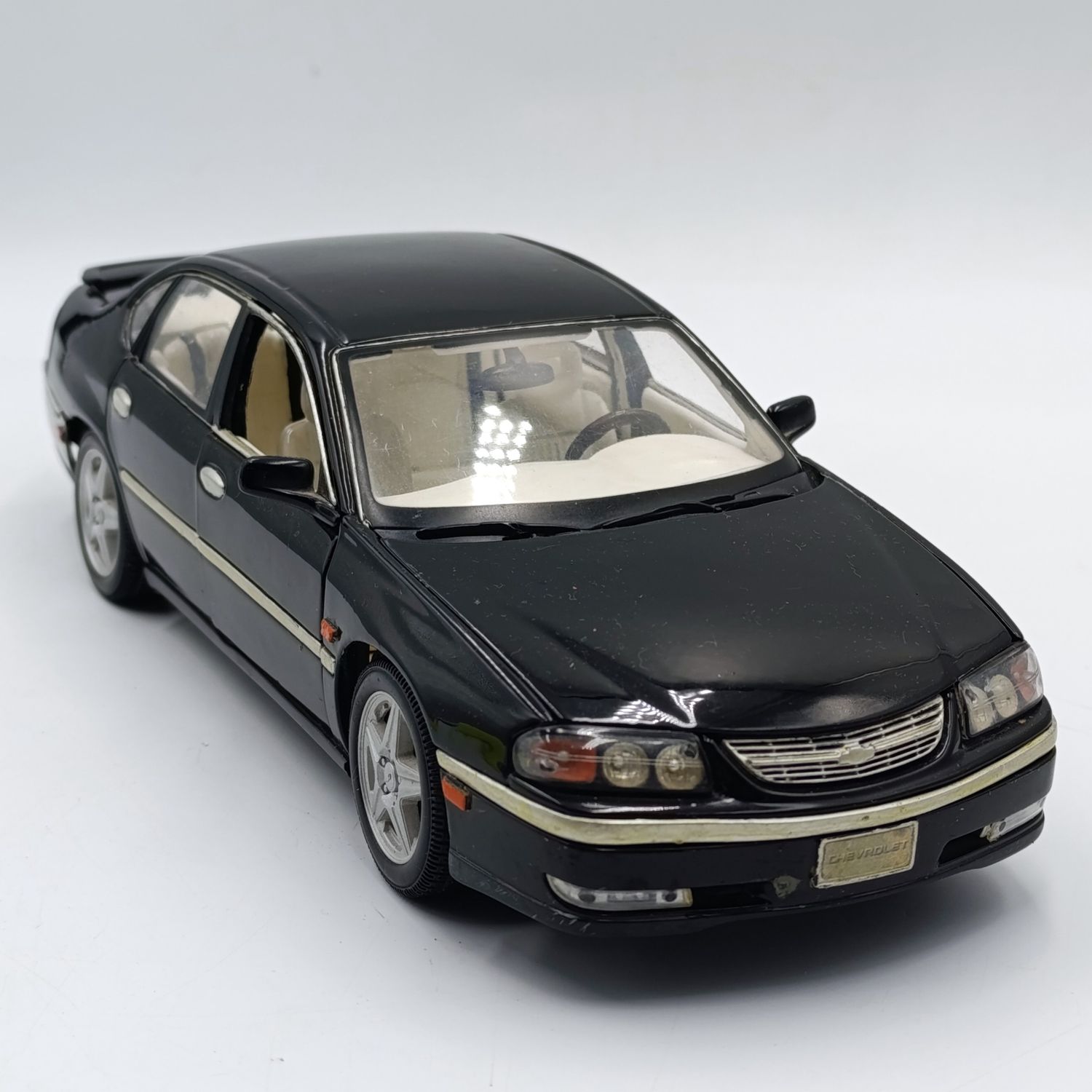 Maisto 2004 Chevrolet Impala SS die-cast model car - some chassis damage - scale 1/18