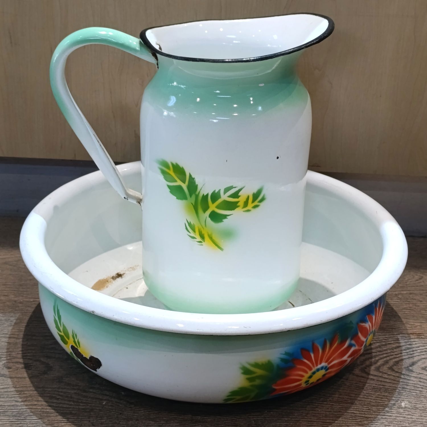 Vintage Czechoslavakian enamel wash basin with pitcher - collection only
