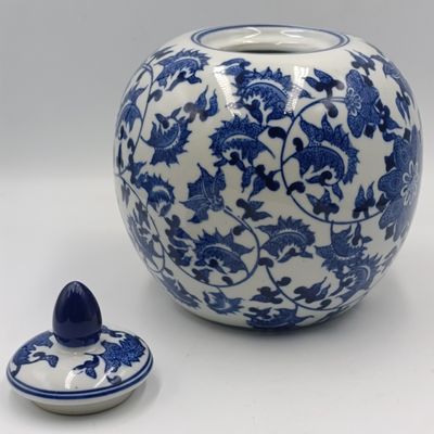 Antique style Chinese jar whith lid