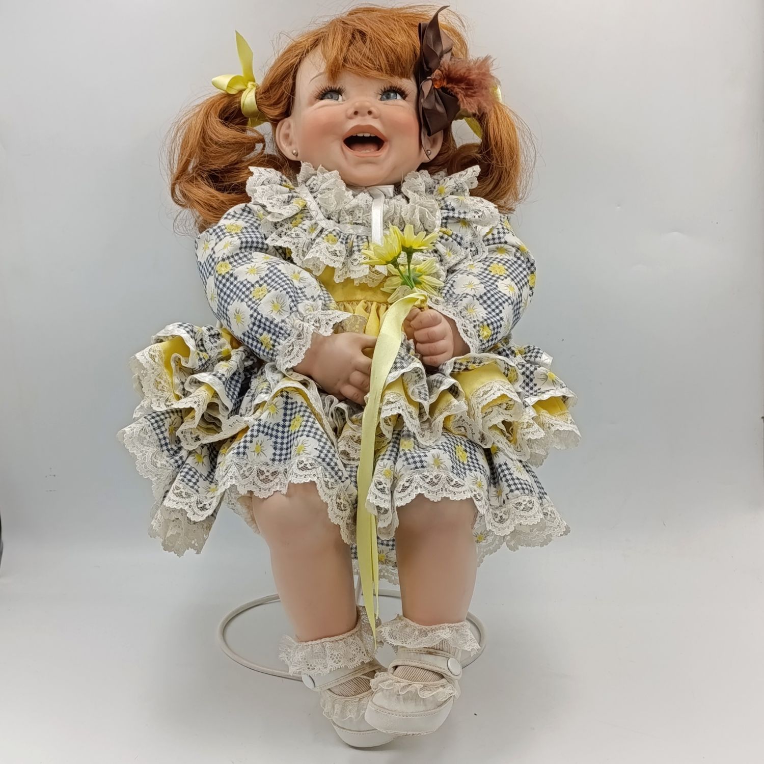 Beautiful little girl porcelain doll with soft body - Height 50cm - with stand