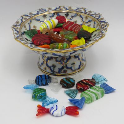 Vintage bowl with 13 Murano glass sweets