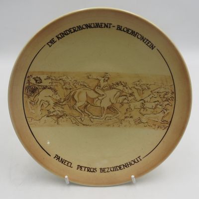 Die kindermonument - Bloemfontein - Paneel Petrus Bezuidenhout porcelain plate - Drostdy ware