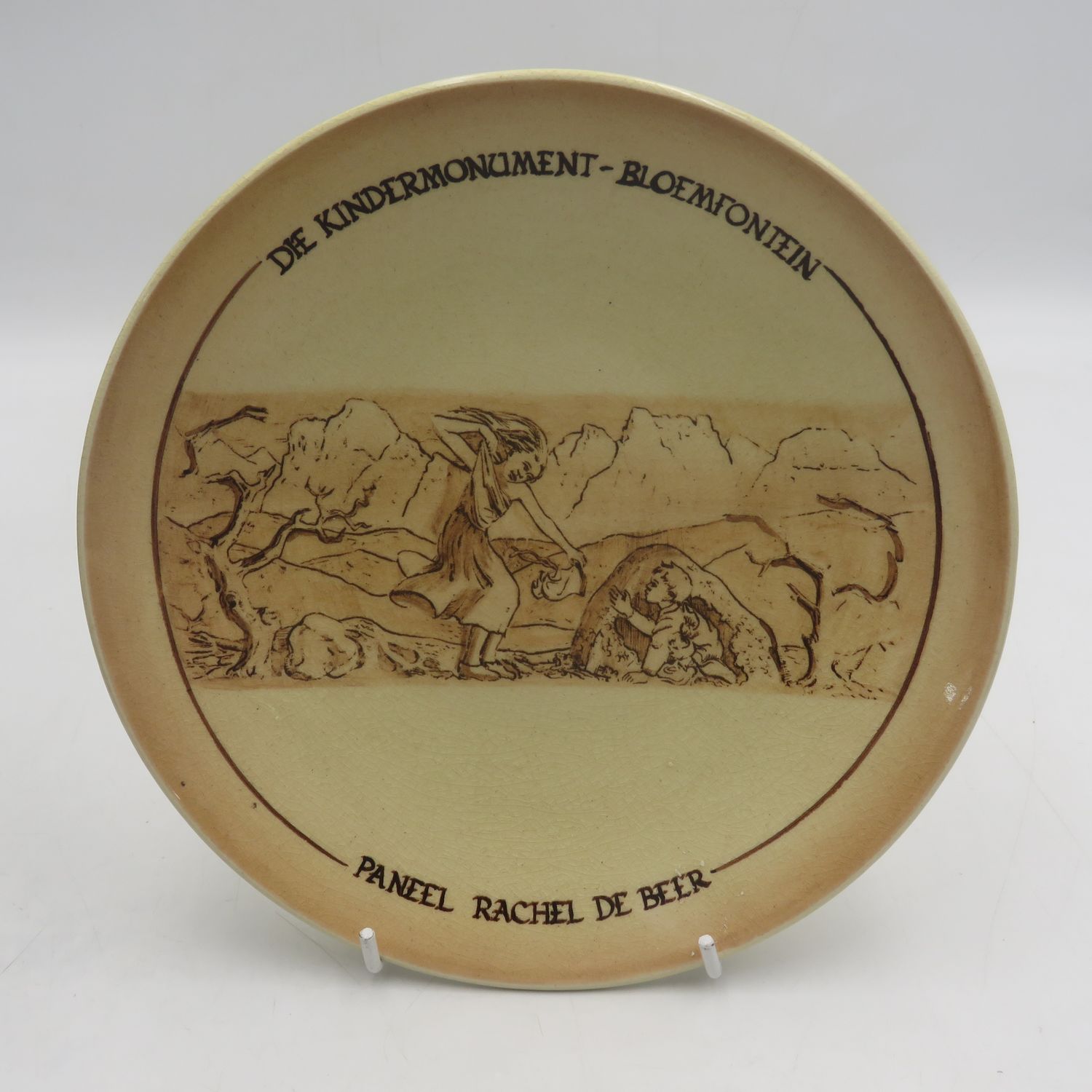 Die Kindermonument - Bloemfontein Paneel Rachel de Beer porcelain plate - Drostdy ware