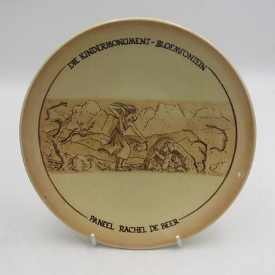 Die Kindermonument - Bloemfontein Paneel Rachel de Beer porcelain plate - Drostdy ware