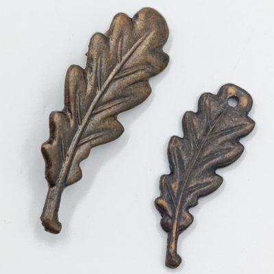 Lot of 2 WW2 Mentioned in Despatches oak leaf badges - different sizes