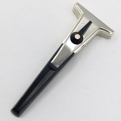 Vintage Gillette Techmatic razor with 7 extra cartridges
