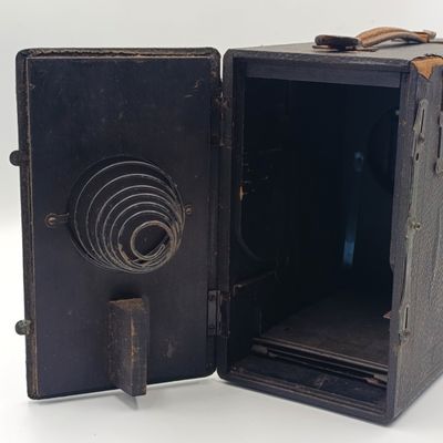 Antique Falling plate box camera - leather handle broken