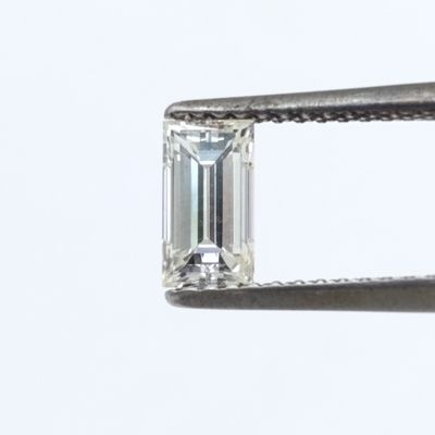 Natural Baguette Diamond of 0,682ct - colour J, clarity VS 1 - with GEMLAB certificate