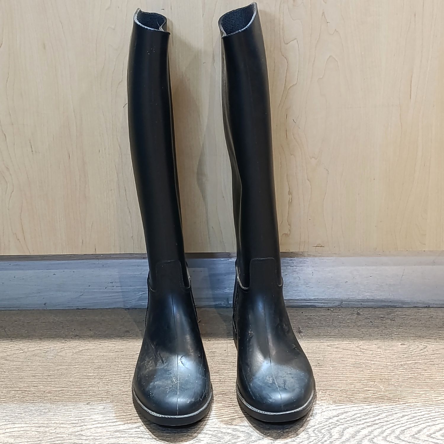 Pair of rubber equistrian riding boots - size UK 6 (EUR 39)