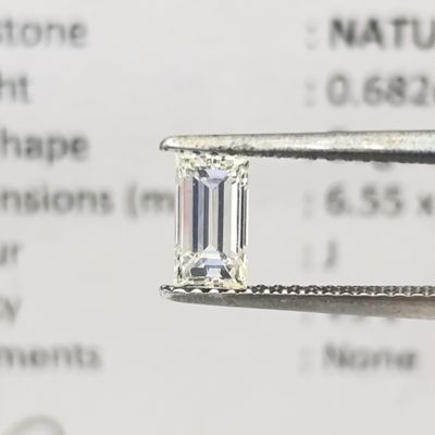 Natural Baguette Diamond of 0,682ct - colour J, clarity VS 1 - with GEMLAB certificate