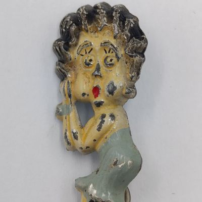 Vintage Bettie Boop tinnie brooch - scarce