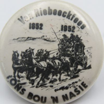 1952 Van Riebeeckfees button brooch - Ons Bou 'n nasie