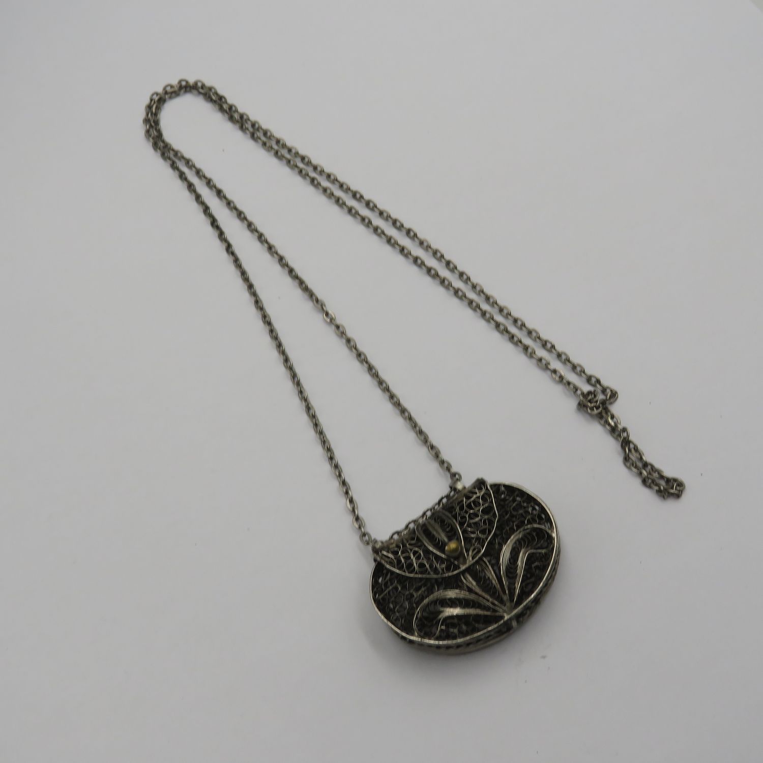 Silverplated vintage filagree purse with chain