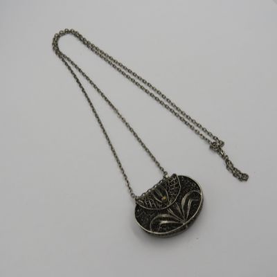 Silverplated vintage filagree purse with chain