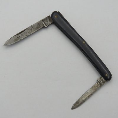 Vintage Richards slimline pocket knife