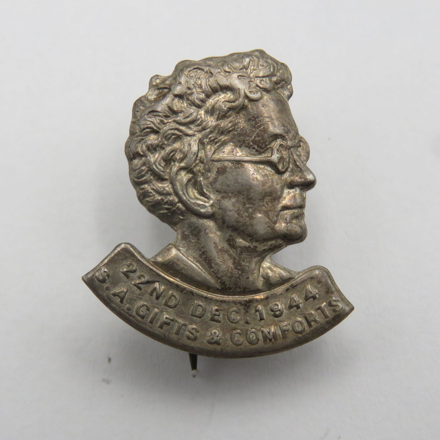 Issie Smuts 22 Dec 1944 Tinnie badge
