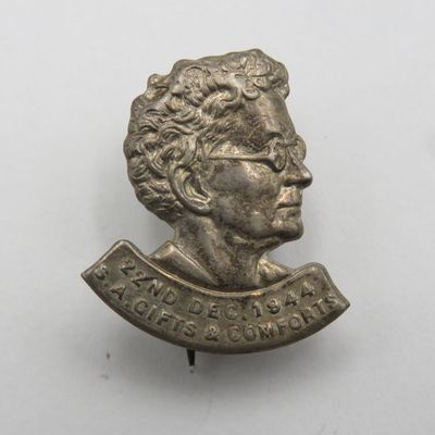 Issie Smuts 22 Dec 1944 Tinnie badge
