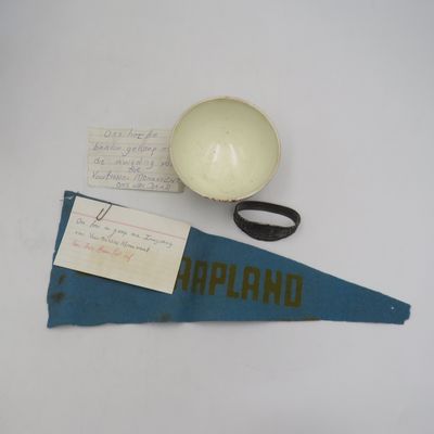 Vintage Oos-Kaapland flag used by Fort-Beaufort group on visit to Voortrekker monument inauguration plus souvenir bowl and napkin ring