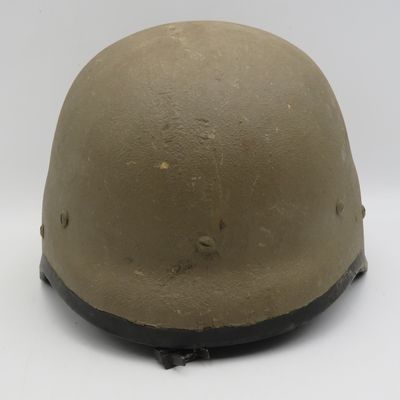 SADF M87 Kevlar helmet - Chin clip broken