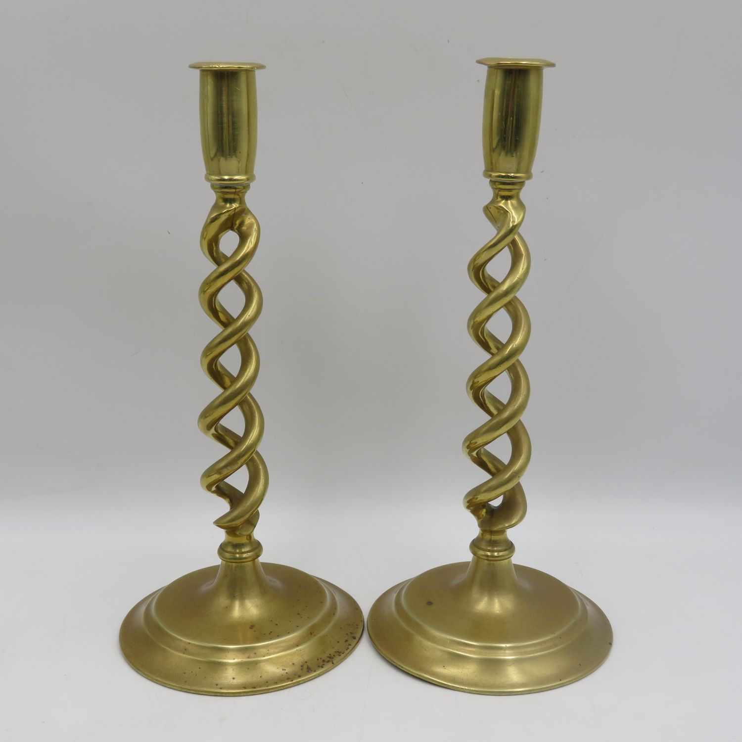 Pair of brass spiral candlesticks - Height 30cm