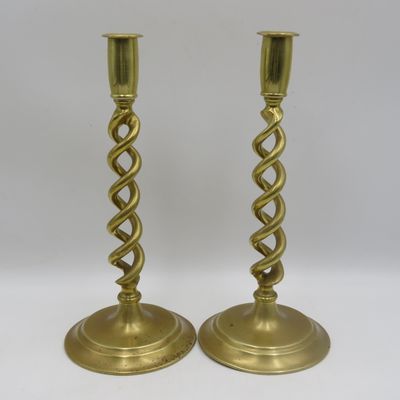 Pair of brass spiral candlesticks - Height 30cm