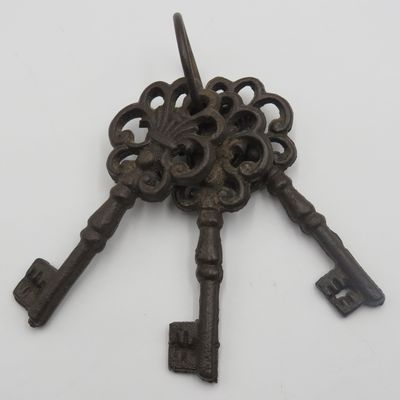 Set of 3 antique style cast iron keys