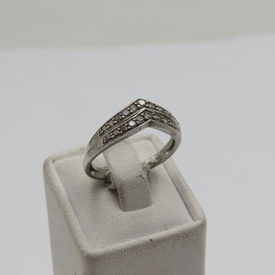 Pair of Sterling silver wedding band set with clear stones - weighs 2.7g - size P