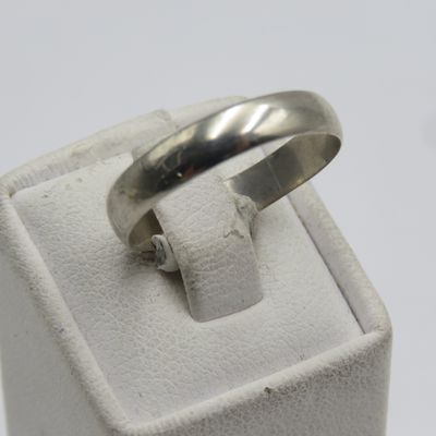 Sterling silver band ring - no stones - weighs 1.7g - size S