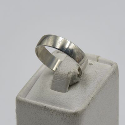 Sterling silver band ring - no stones - weighs 1.7g - size O
