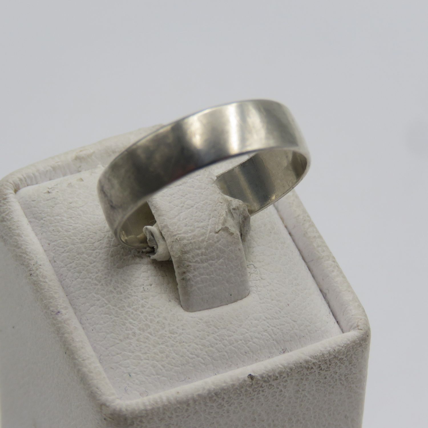 Sterling silver band ring - no stones - weighs 1.7g - size O