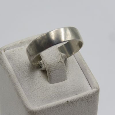 Sterling silver band ring - no stones - weighs 1.7g - size O