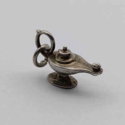 Sterling Silver Alladin&#39;s lamp charm - weighs 2,1g