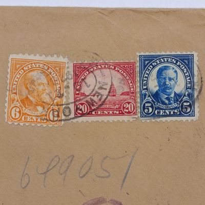 Postal cover New York to Vaduz, Switzerland with 3 US stamps, AR Rubber stamp New York GC STA REG cancel and foreign cancel. Plus 3 Gold wax seals with initials AW at the back ( Arthur Woodhouse )