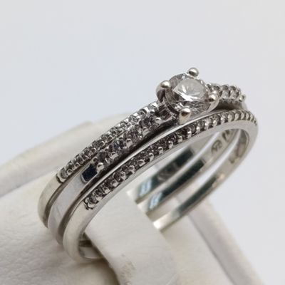 9kt white gold diamond wedding ring size Q set - weighs 4.3g