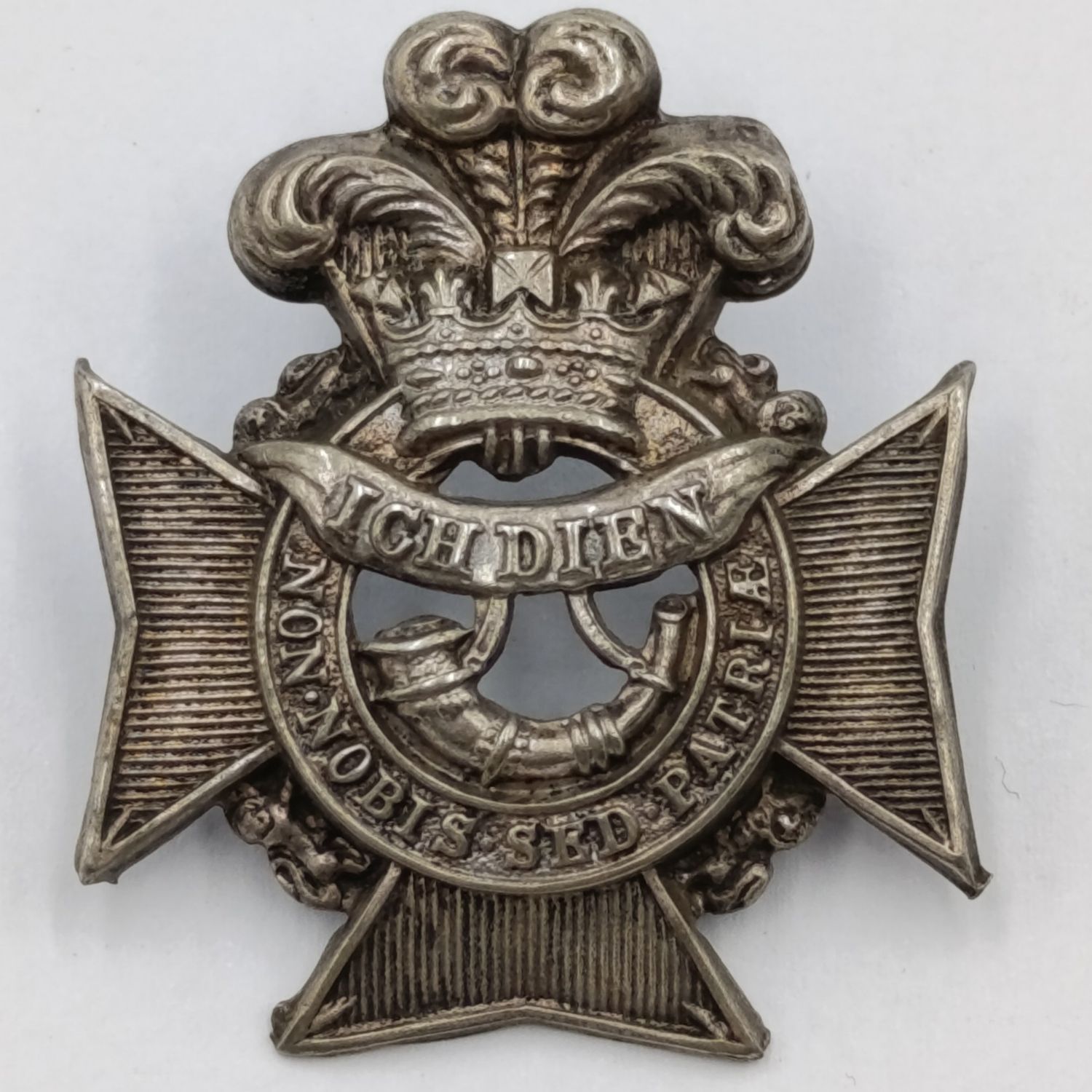 South African Cape Peninsula Rifles officer&#39;s silver colour cap badge