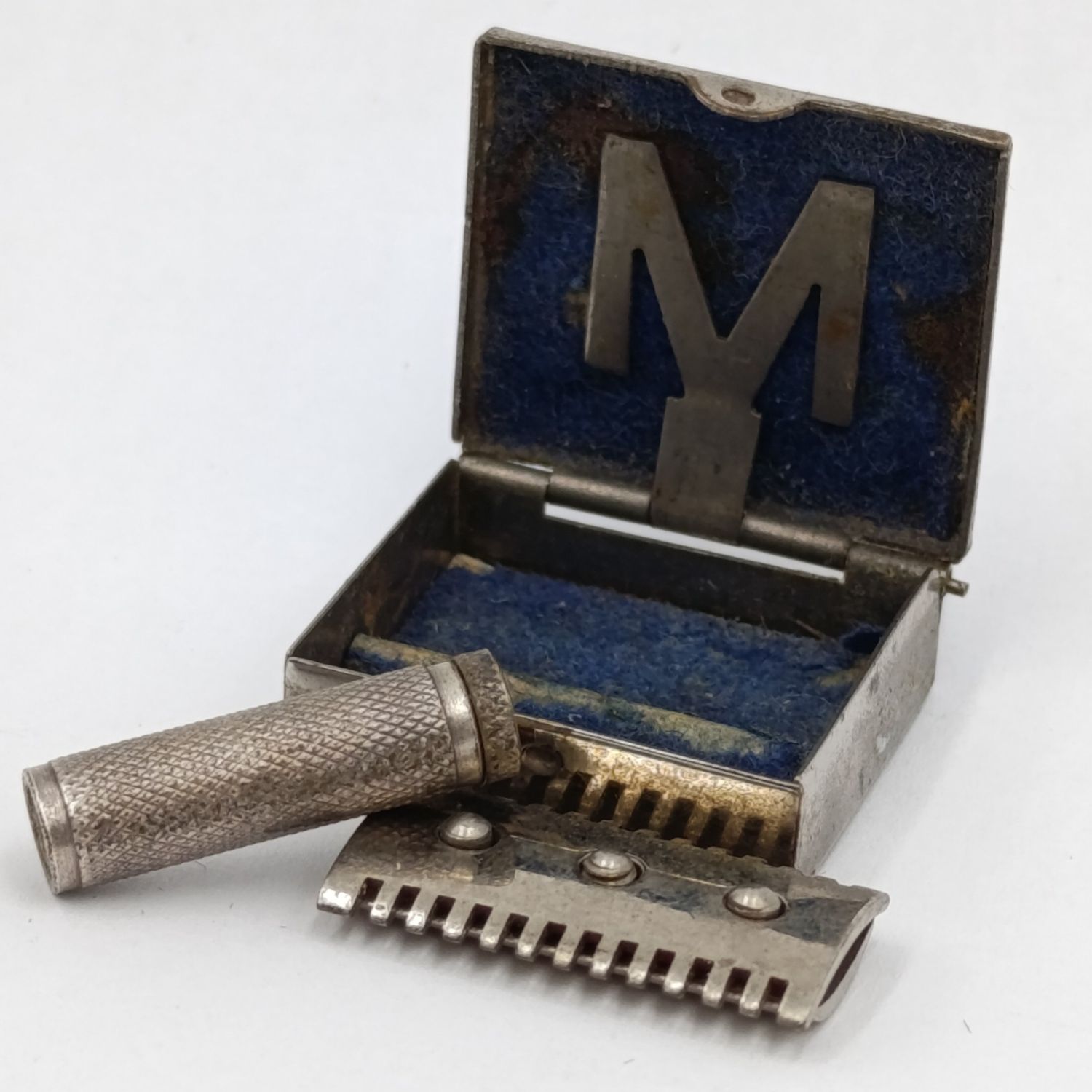 Vintage Myatt Ladies Razor in small tin