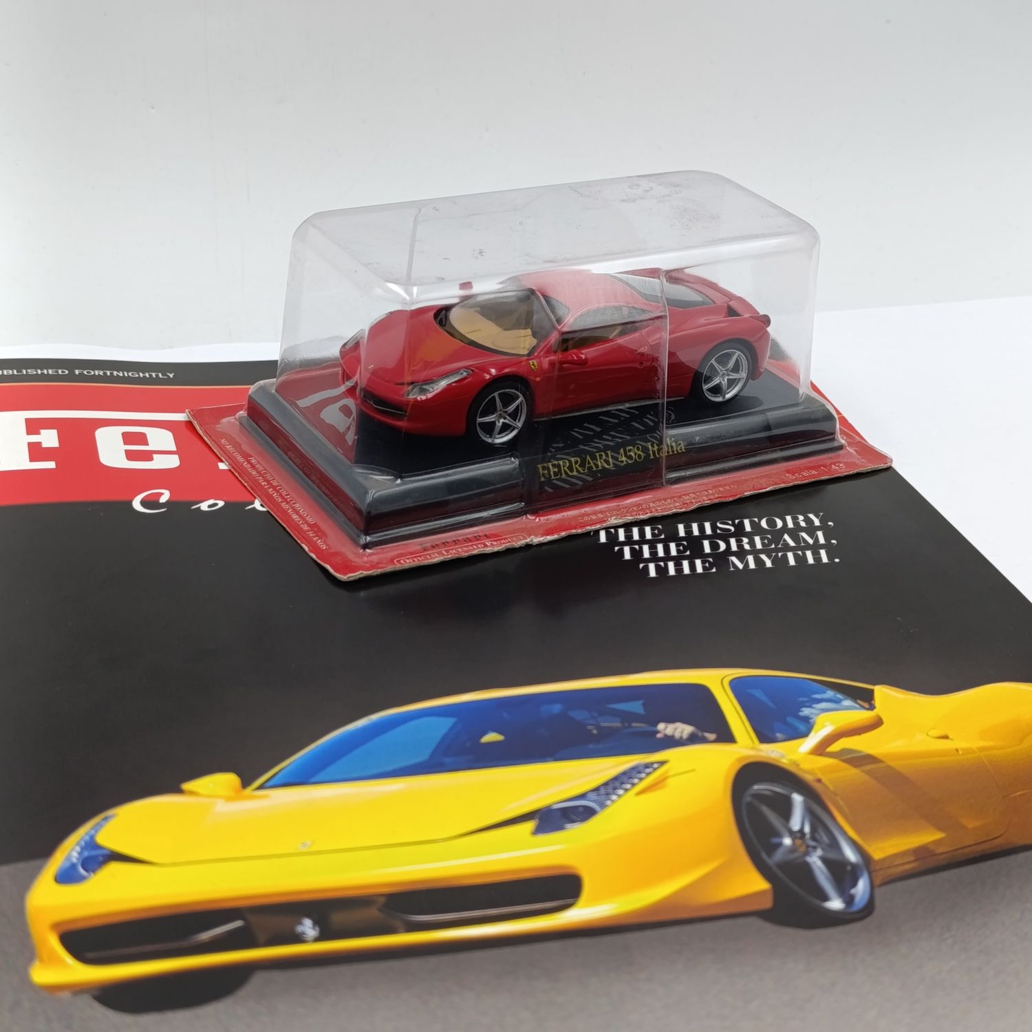 2009 Ferrari 458 Italia die-cast model car - scale 1/43