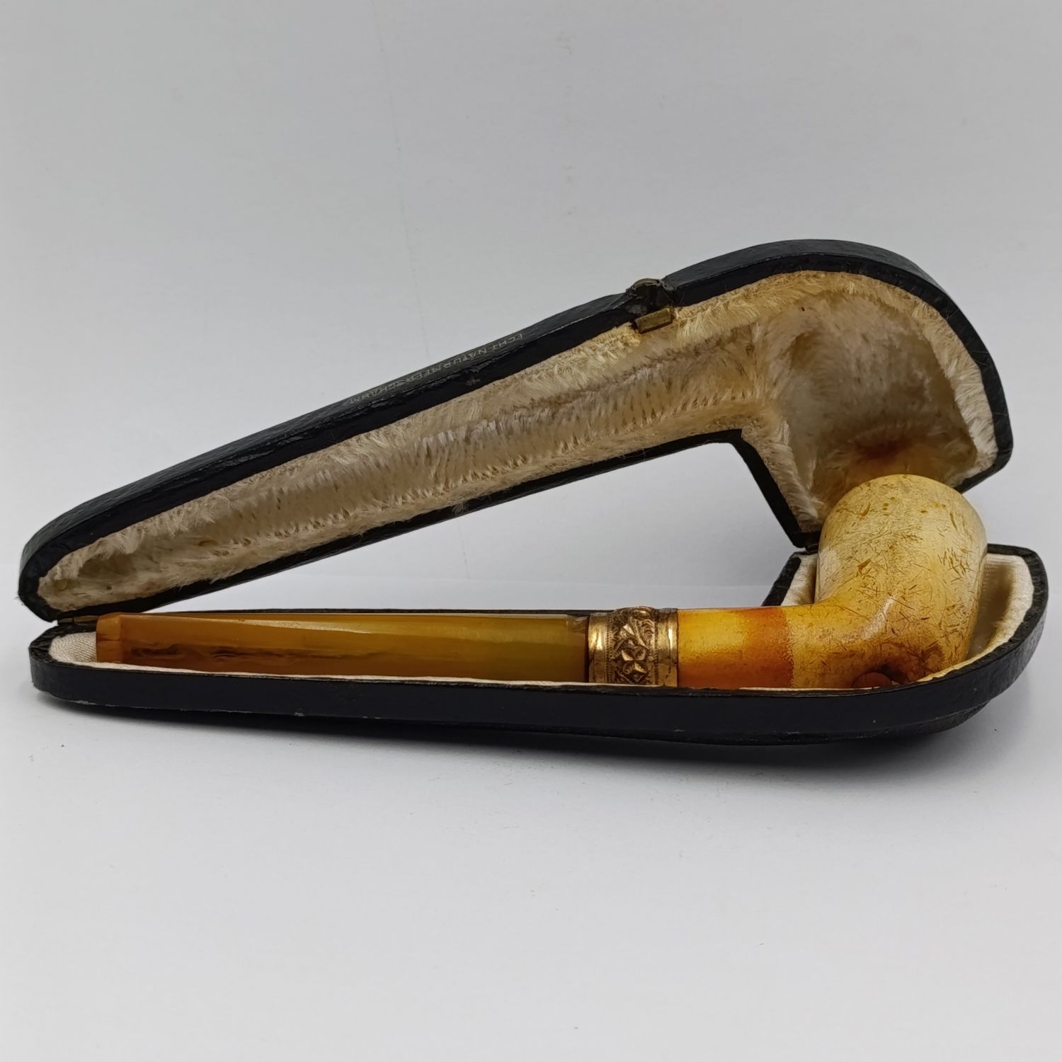 Vintage Genuine meerschaum smoking pipe in case - small chips on mouthpiece