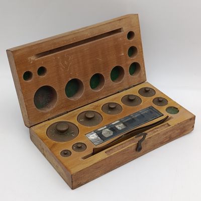 Antique diamond scale weights set in case