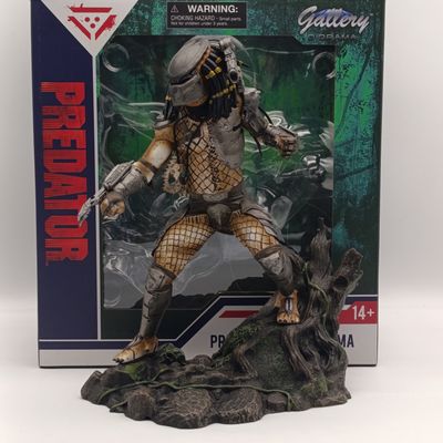 Diamond select toys Gallery Predator PVC diorama figurine in box
