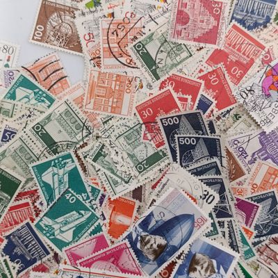 Large lot with many 100's of German Stamps